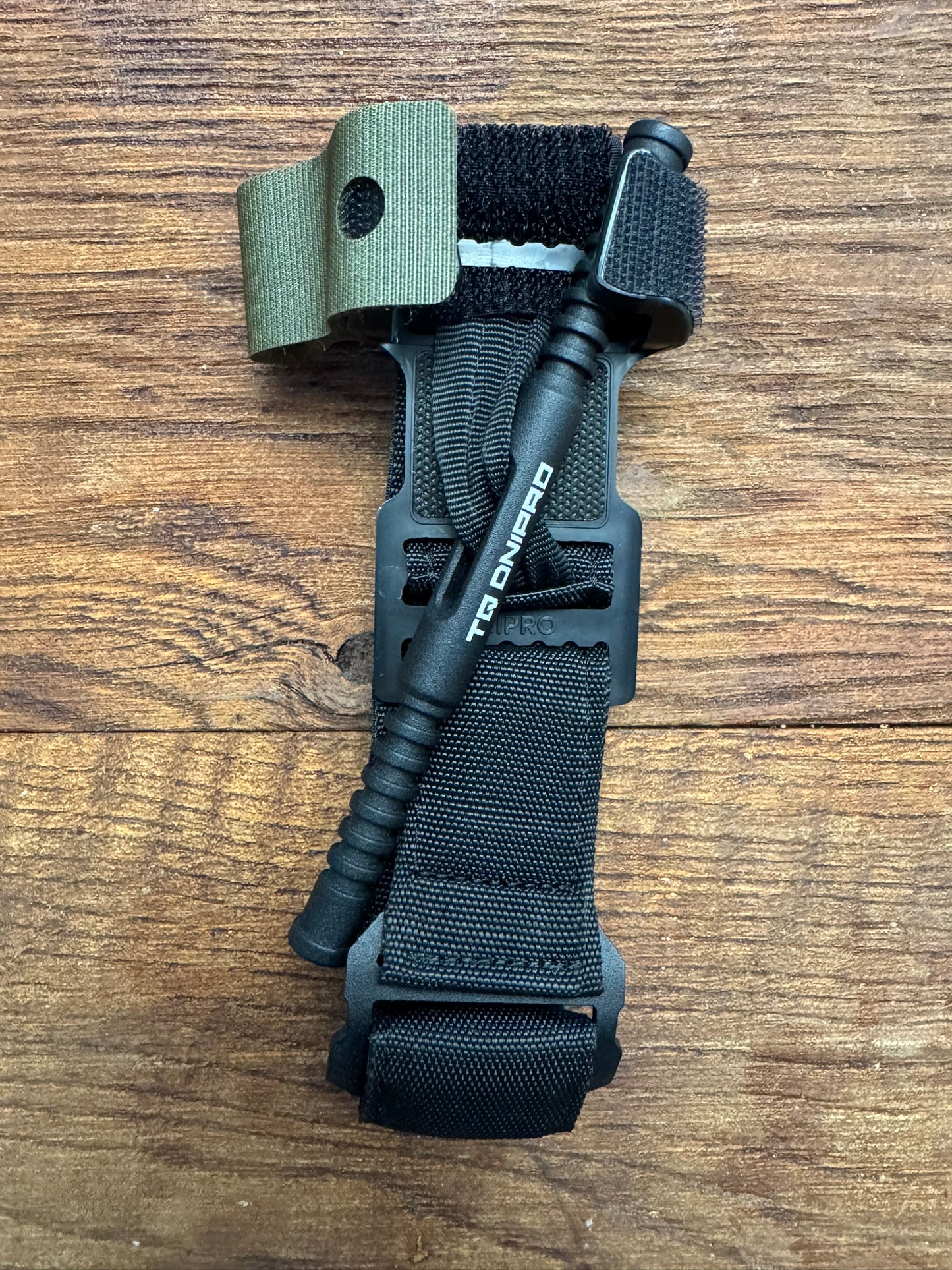 ДОСТАВЛЯЄТЬСЯ ПРЯМО ДО ПЕРЕДНЬОЇ ПОВ'ЯЗКИ Тримач джгута швидко вкл. Пов'язка джгутова розшнуровувальна Дніпро 2 покоління